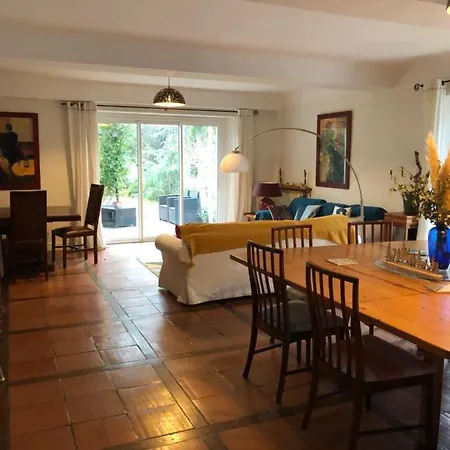 Les Chenes בית הארחה